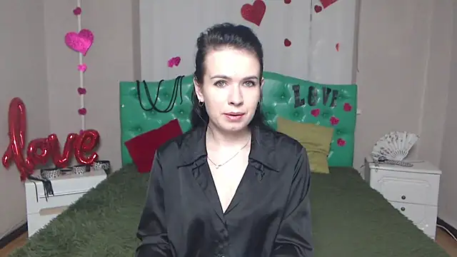 JasmineKouch online show from December 4, 2025, 6:34 am