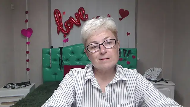 Snapshot of EmiliaGree chatting on September 10, 2025, 5:13 pm EmiliaGree online show from September 10, 2025, 5:13 pm