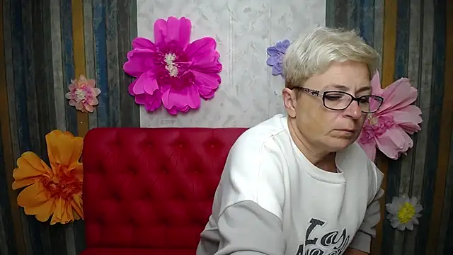 Snapshot of EmiliaGree chatting on September 13, 2025, 5:02 pm EmiliaGree online show from September 13, 2025, 5:02 pm