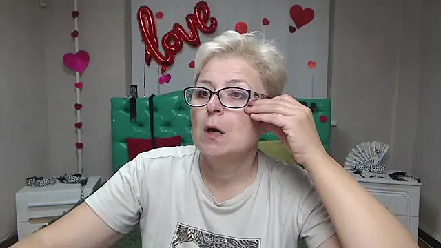 Snapshot of EmiliaGree chatting on September 14, 2025, 5:01 pm EmiliaGree online show from September 14, 2025, 5:01 pm
