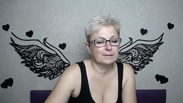 Snapshot of EmiliaGree chatting on September 16, 2025, 5:14 pm EmiliaGree online show from September 16, 2025, 5:14 pm