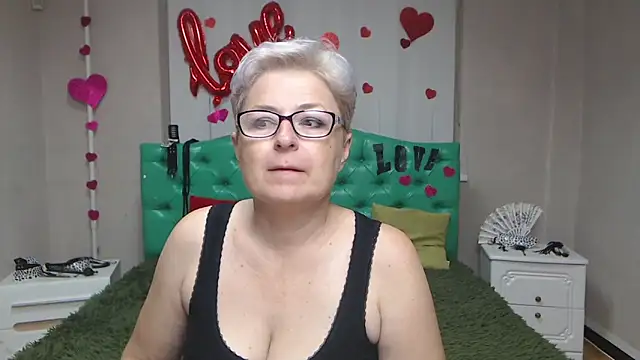 Snapshot of EmiliaGree chatting on September 17, 2025, 5:14 pm EmiliaGree online show from September 17, 2025, 5:14 pm