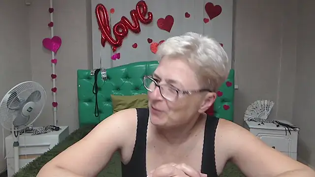 Snapshot of EmiliaGree chatting on September 20, 2025, 5:03 pm EmiliaGree online show from September 20, 2025, 5:03 pm