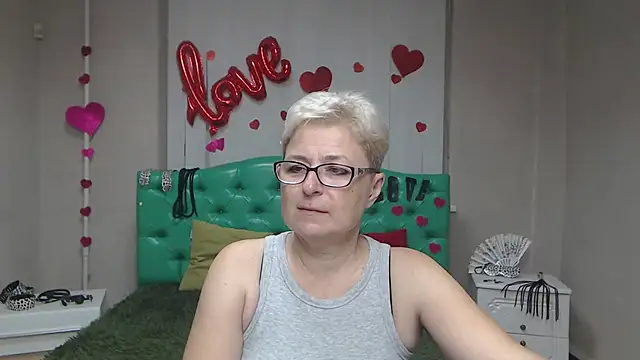 Snapshot of EmiliaGree chatting on September 23, 2025, 5:05 pm EmiliaGree online show from September 23, 2025, 5:05 pm