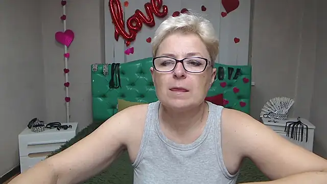 Snapshot of EmiliaGree chatting on September 26, 2025, 5:06 pm EmiliaGree online show from September 26, 2025, 5:06 pm