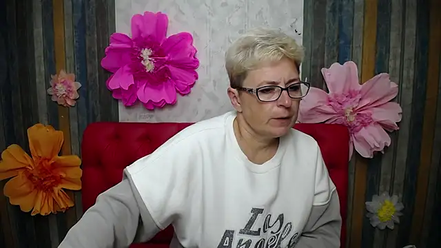 Snapshot of EmiliaGree chatting on October 4, 2025, 5:33 pm EmiliaGree online show from October 4, 2025, 5:33 pm