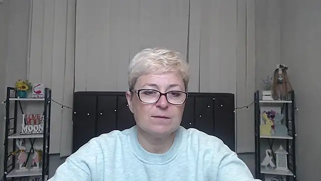 Snapshot of EmiliaGree chatting on October 10, 2025, 5:06 am EmiliaGree online show from October 10, 2025, 5:06 am