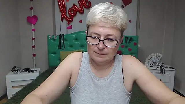 Snapshot of EmiliaGree chatting on October 11, 2025, 5:17 am EmiliaGree online show from October 11, 2025, 5:17 am