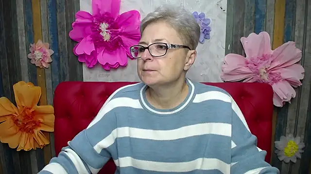 Snapshot of EmiliaGree chatting on October 17, 2025, 11:13 am EmiliaGree online show from October 17, 2025, 11:13 am