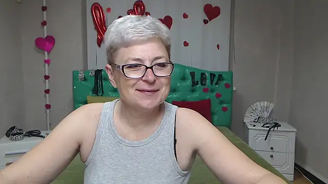 Snapshot of EmiliaGree chatting on October 19, 2025, 5:08 am EmiliaGree online show from October 19, 2025, 5:08 am