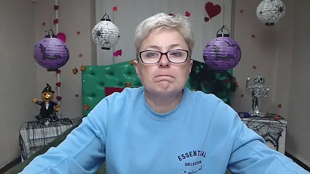 Snapshot of EmiliaGree chatting on October 24, 2025, 5:04 am EmiliaGree online show from October 24, 2025, 5:04 am