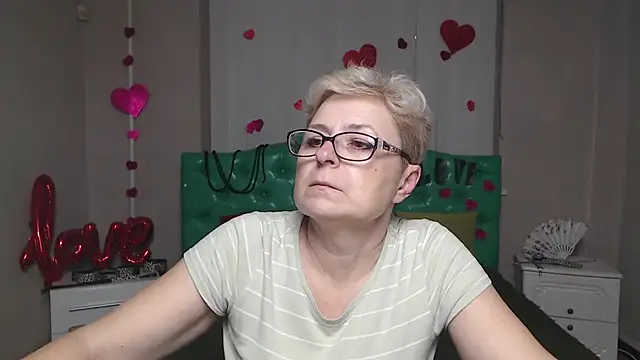 EmiliaGree online show from December 1, 2025, 6:02 pm