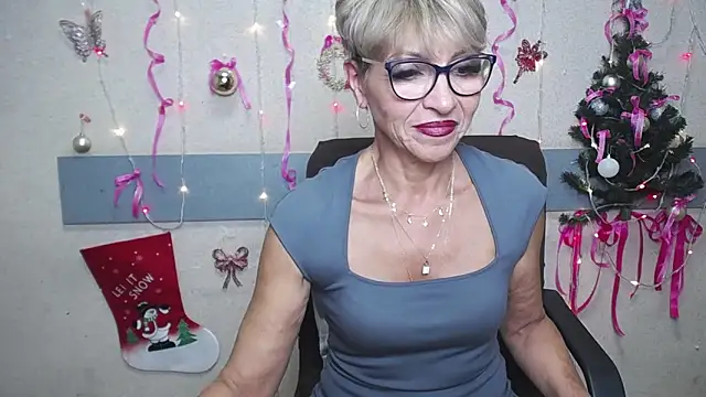 Snapshot of EllaBonito chatting on December 22, 2024, 9:44 am EllaBonito online show from December 22, 2024, 9:44 am