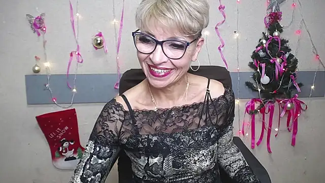 Snapshot of EllaBonito chatting on January 3, 2025, 9:47 am EllaBonito online show from January 3, 2025, 9:47 am