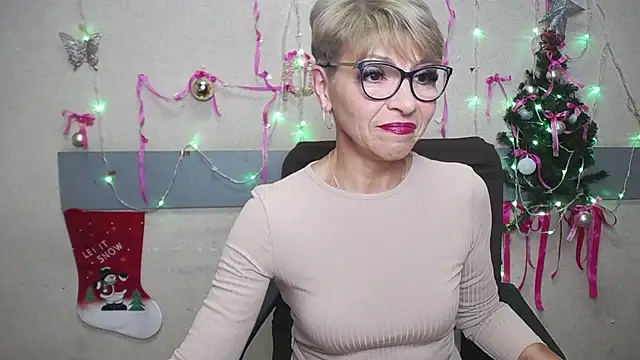 Snapshot of EllaBonito chatting on January 12, 2025, 6:28 am EllaBonito online show from January 12, 2025, 6:28 am