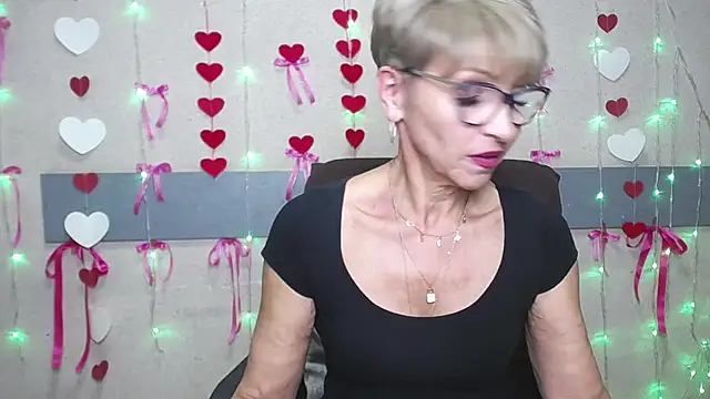 Snapshot of EllaBonito chatting on February 3, 2025, 6:24 am EllaBonito online show from February 3, 2025, 6:24 am