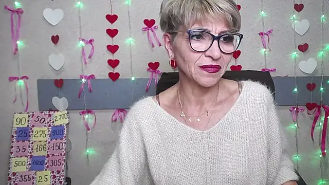 Snapshot of EllaBonito chatting on February 10, 2025, 12:29 pm EllaBonito online show from February 10, 2025, 12:29 pm