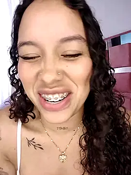 Snapshot of MarieLeon chatting on March 4, 2025, 12:50 am MarieLeon online show from March 4, 2025, 12:50 am