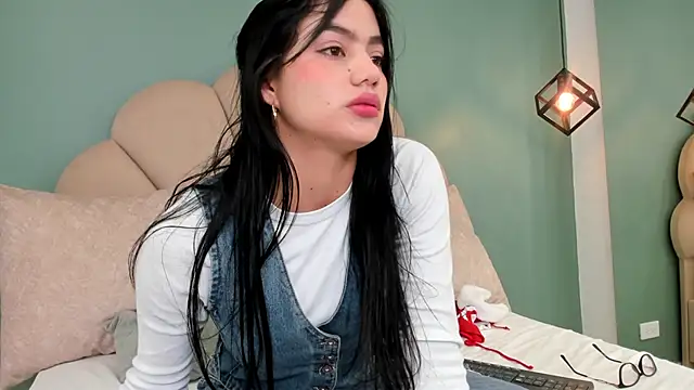 Snapshot of ariel_jonees chatting on December 24, 2024, 1:17 pm ariel jonees online show from December 24, 2024, 1:17 pm