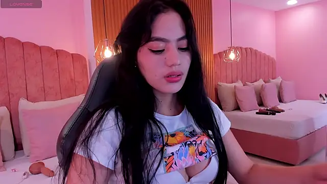 Snapshot of ariel_jonees chatting on September 16, 2025, 5:47 pm ariel jonees online show from September 16, 2025, 5:47 pm