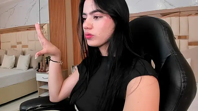 Snapshot of ariel_jonees chatting on October 2, 2025, 10:17 pm ariel jonees online show from October 2, 2025, 10:17 pm