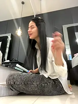 ariel jonees online show from December 15, 2025, 3:05 pm