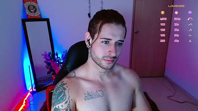 Snapshot of Ares_blue chatting on January 4, 2025, 12:05 pm Ares blue online show from January 4, 2025, 12:05 pm