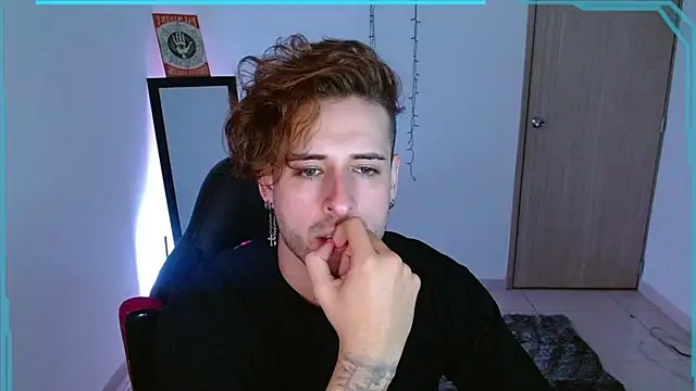 Snapshot of Ares_blue chatting on January 14, 2025, 11:20 am Ares blue online show from January 14, 2025, 11:20 am