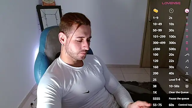 Snapshot of Ares_blue chatting on February 27, 2025, 11:31 am Ares blue online show from February 27, 2025, 11:31 am