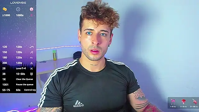 Snapshot of Ares_blue chatting on November 3, 2025, 1:23 pm Ares blue online show from November 3, 2025, 1:23 pm