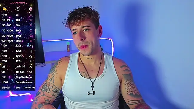 Snapshot of Ares_blue chatting on November 6, 2025, 1:56 pm Ares blue online show from November 6, 2025, 1:56 pm