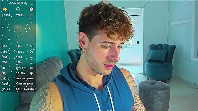 Snapshot of Ares_blue chatting on November 10, 2025, 1:10 pm Ares blue online show from November 10, 2025, 1:10 pm