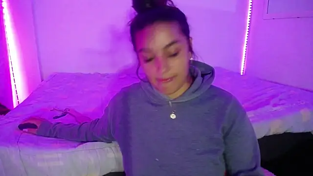 Laurenkenner  online show from March 18, 2025, 12:05 am