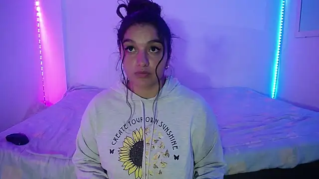 Laurenkenner  online show from March 21, 2025, 6:18 pm