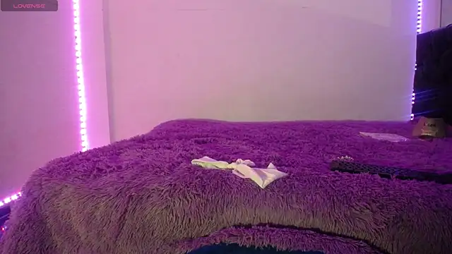 Laurenkenner  online show from October 14, 2025, 6:42 pm