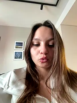 Snapshot of sweety_secret_ chatting on October 6, 2025, 10:34 am sweety secret  online show from October 6, 2025, 10:34 am