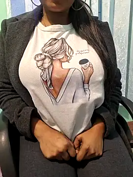 Snapshot of N-Natasha chatting on January 1, 2025, 12:00 pm N-Natasha online show from January 1, 2025, 12:00 pm