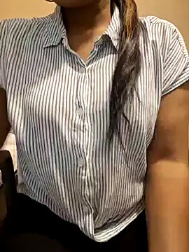 Snapshot of N-Natasha chatting on February 14, 2025, 5:57 pm N-Natasha online show from February 14, 2025, 5:57 pm