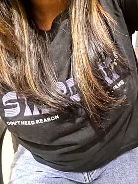 Snapshot of N-Natasha chatting on March 7, 2025, 10:43 pm N-Natasha online show from March 7, 2025, 10:43 pm