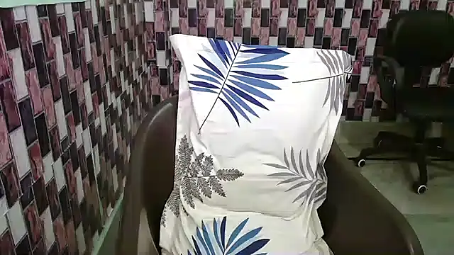 Snapshot of N-Natasha chatting on September 21, 2025, 9:33 am N-Natasha online show from September 21, 2025, 9:33 am