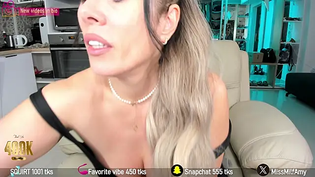 Snapshot of AmySuperHeroes chatting on January 10, 2025, 3:06 pm AmySuperHeroes online show from January 10, 2025, 3:06 pm