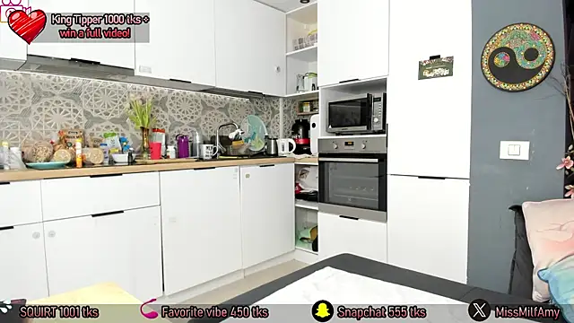 Snapshot of AmySuperHeroes chatting on February 19, 2025, 8:33 am AmySuperHeroes online show from February 19, 2025, 8:33 am