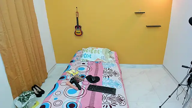 Snapshot of evaleribigtits18 chatting on January 12, 2025, 1:53 am evaleribigtits18 online show from January 12, 2025, 1:53 am