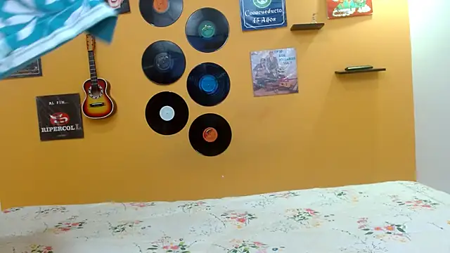 Snapshot of evaleribigtits18 chatting on September 19, 2025, 2:07 pm evaleribigtits18 online show from September 19, 2025, 2:07 pm