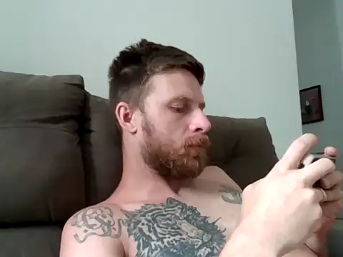 Snapshot of SkullTatto chatting on December 17, 2025, 1:28 pm SkullTatto online show from December 17, 2025, 1:28 pm