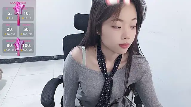 Snapshot of Lvy--v chatting on January 1, 2025, 10:46 pm Lvy--v online show from January 1, 2025, 10:46 pm