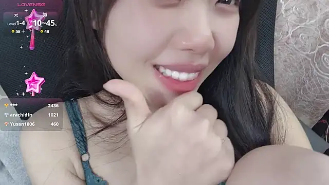 Snapshot of Lvy--v chatting on February 9, 2025, 1:44 am Lvy--v online show from February 9, 2025, 1:44 am