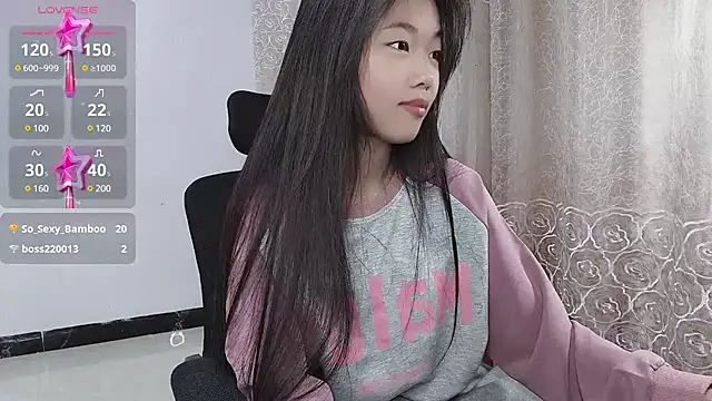 Snapshot of Lvy--v chatting on February 9, 2025, 10:43 pm Lvy--v online show from February 9, 2025, 10:43 pm