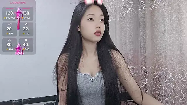 Snapshot of Lvy--v chatting on March 12, 2025, 10:17 pm Lvy--v online show from March 12, 2025, 10:17 pm