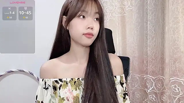 Snapshot of Lvy--v chatting on October 6, 2025, 10:51 pm Lvy--v online show from October 6, 2025, 10:51 pm